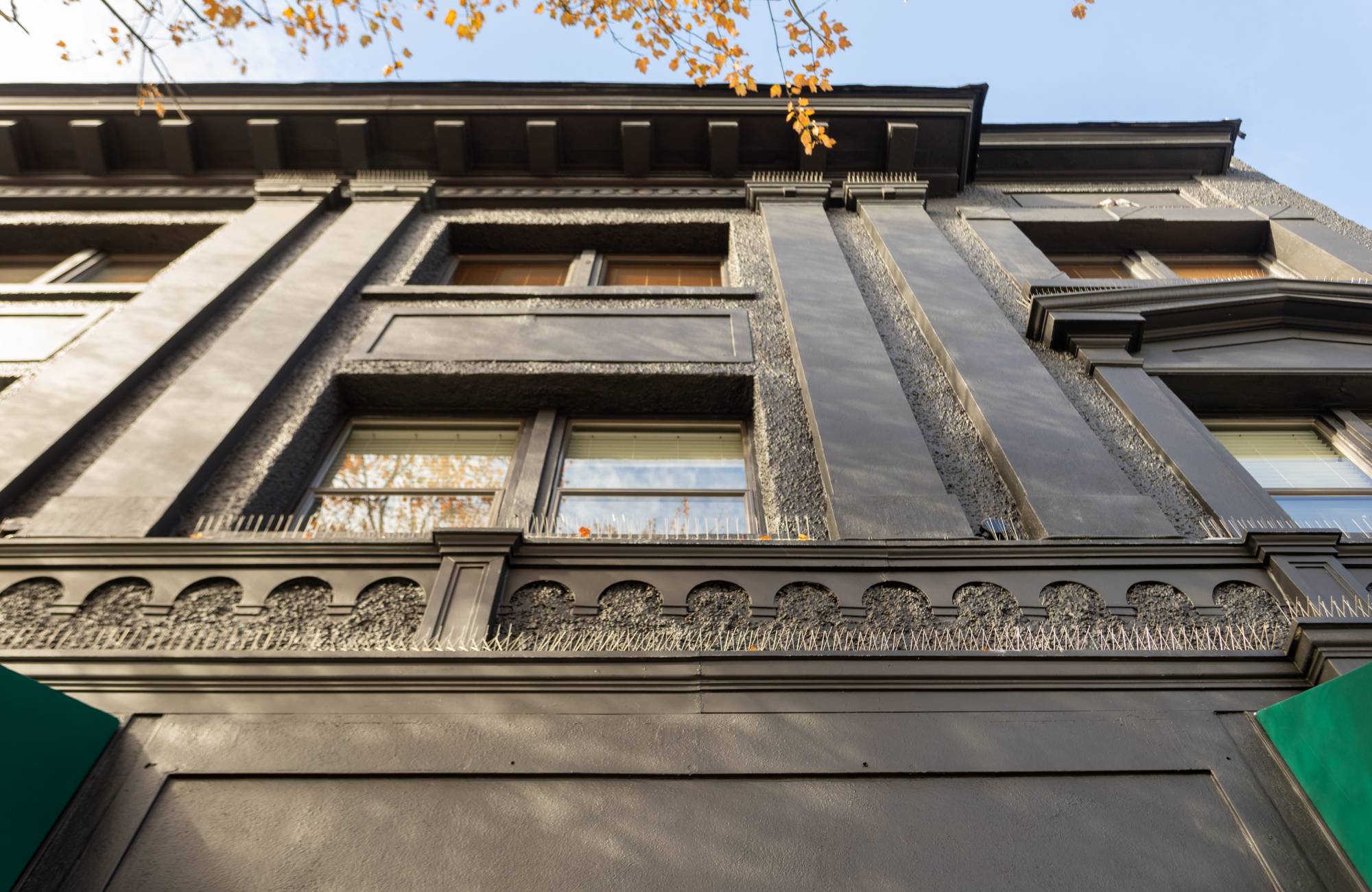 Architectural paint colouring